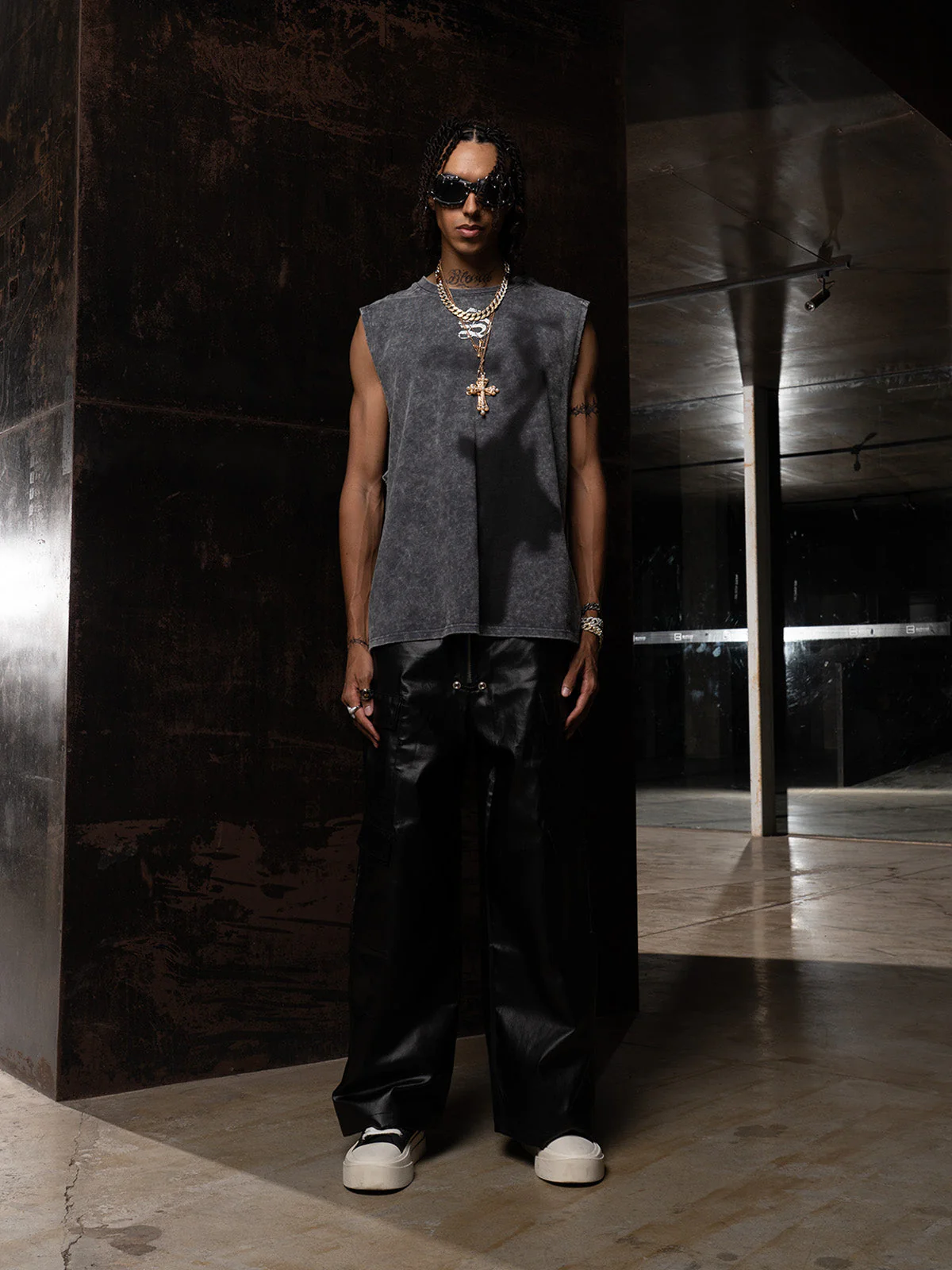 Cross-Print Distressed Washed Vest - Image 7