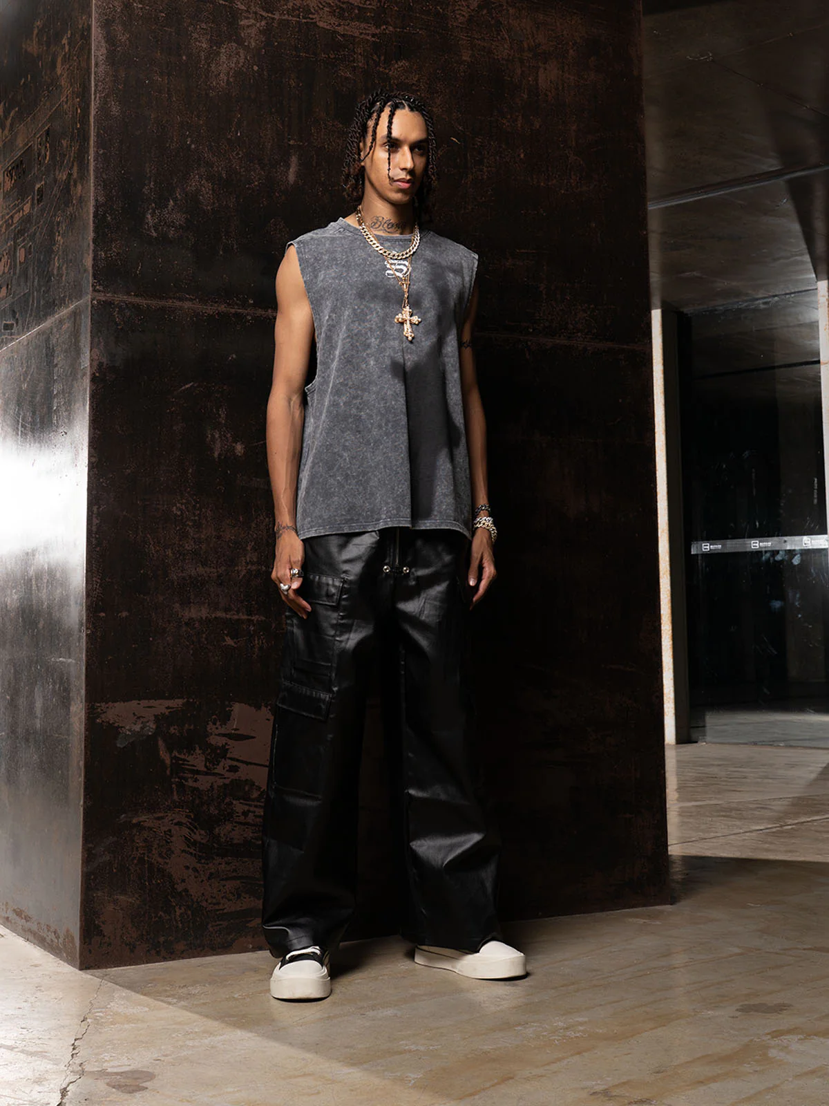 Cross-Print Distressed Washed Vest - Image 9