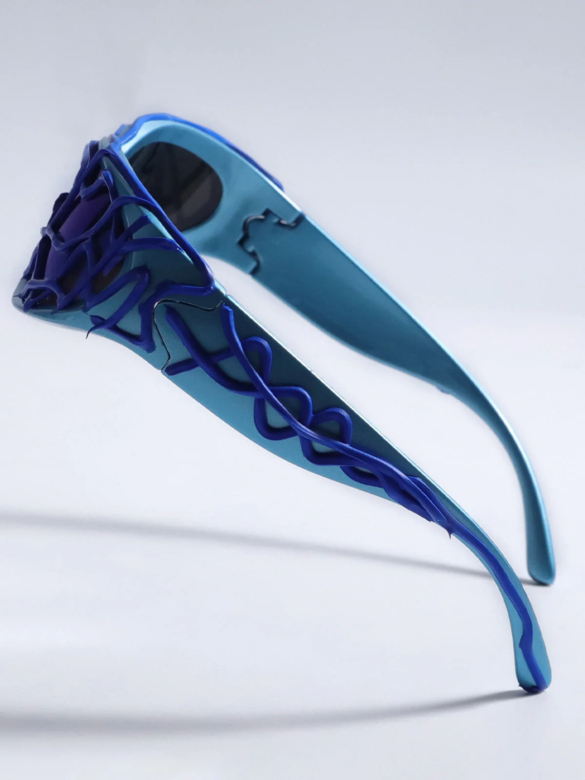 Futuristic Wavy Frame Sunglasses - Image 7