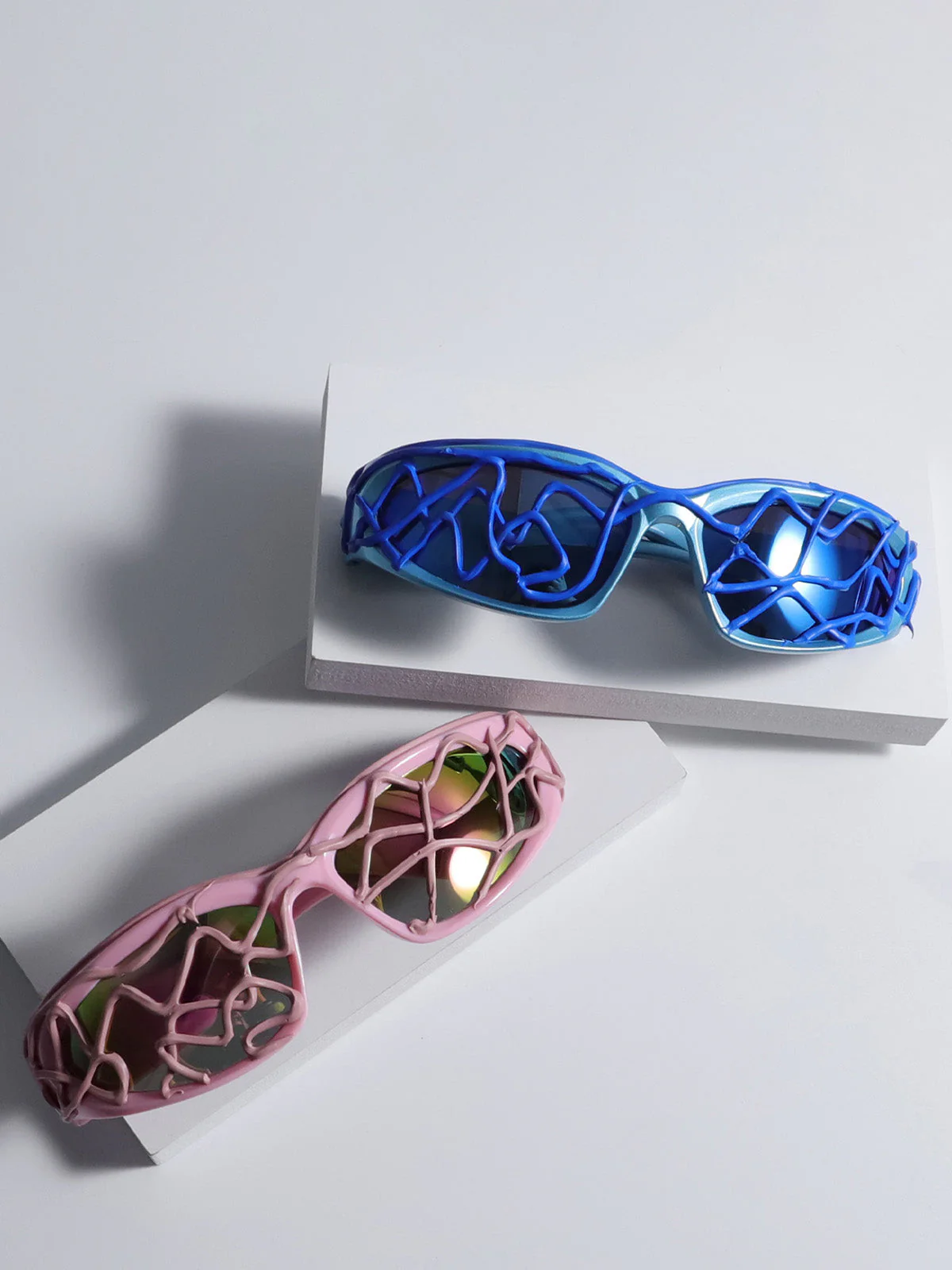 Futuristic Wavy Frame Sunglasses - Image 8
