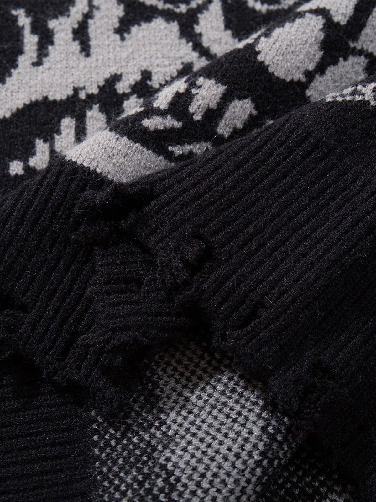 High Street Dark Skull Frayed-edge V-neck Sweater Vest - Image 3