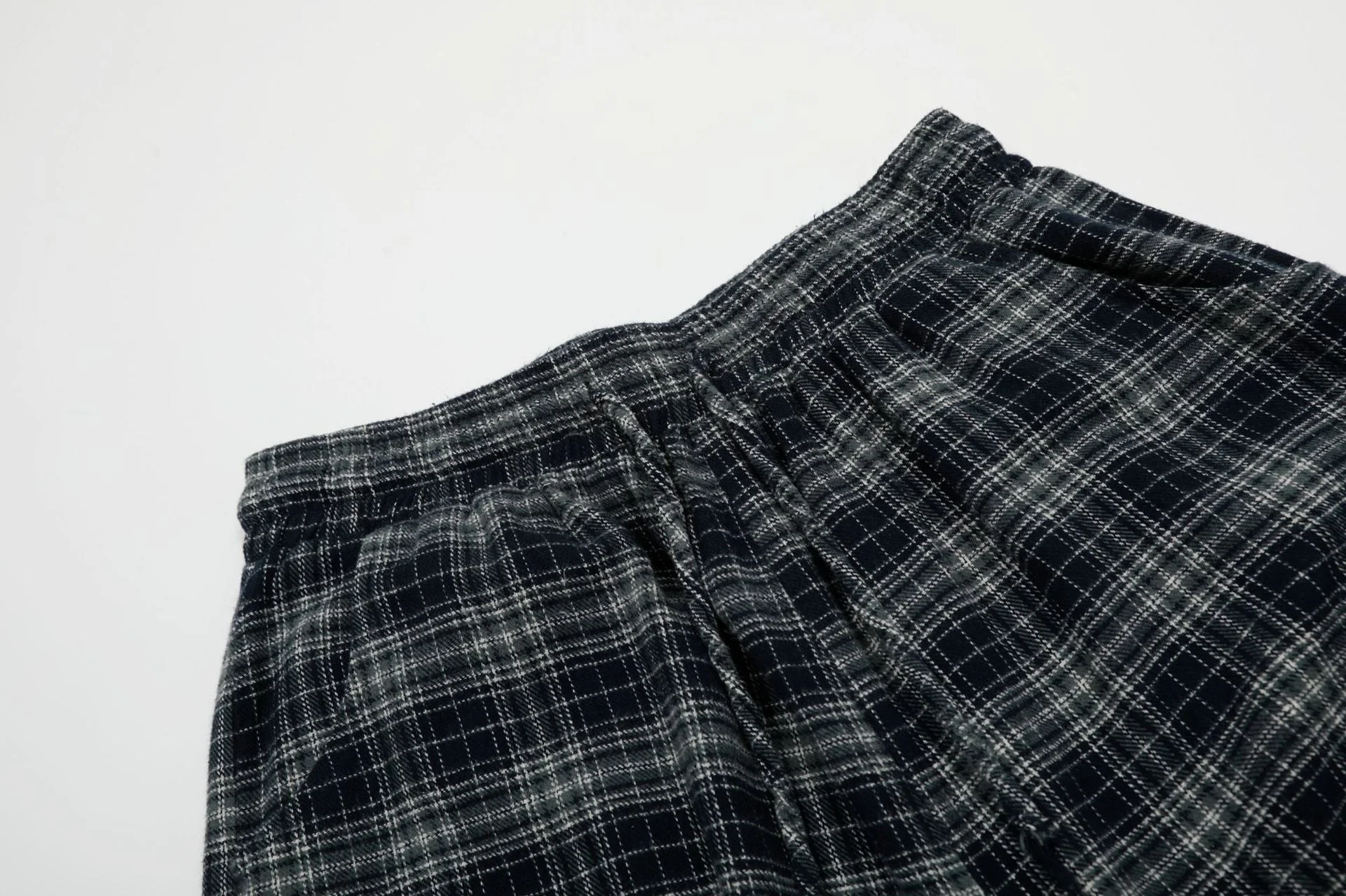 Plaid Linen-Blend Distressed Cargo Cropped Pants - Image 11
