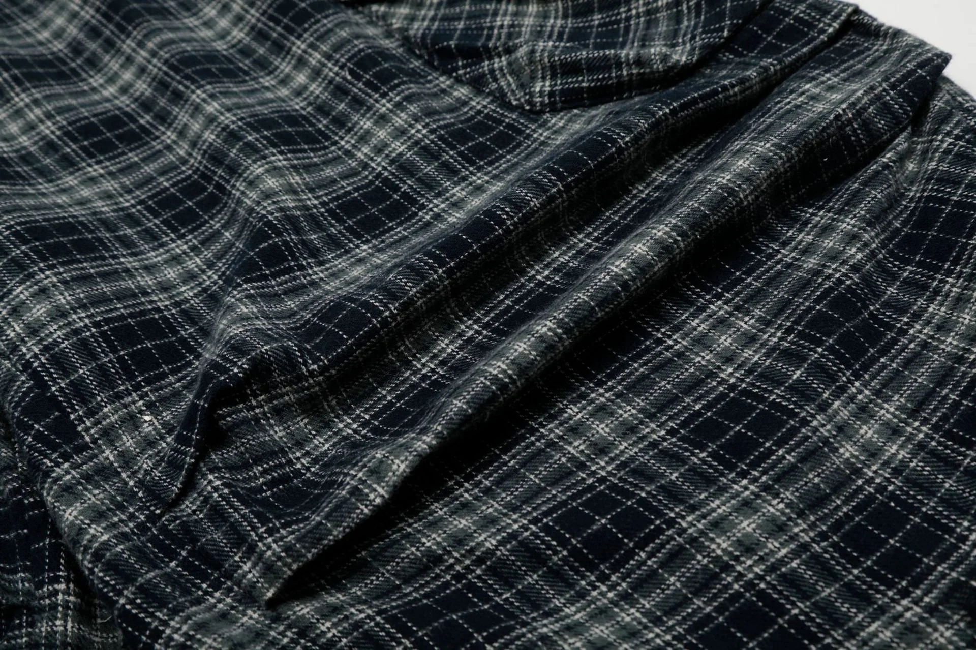 Plaid Linen-Blend Distressed Cargo Cropped Pants - Image 13