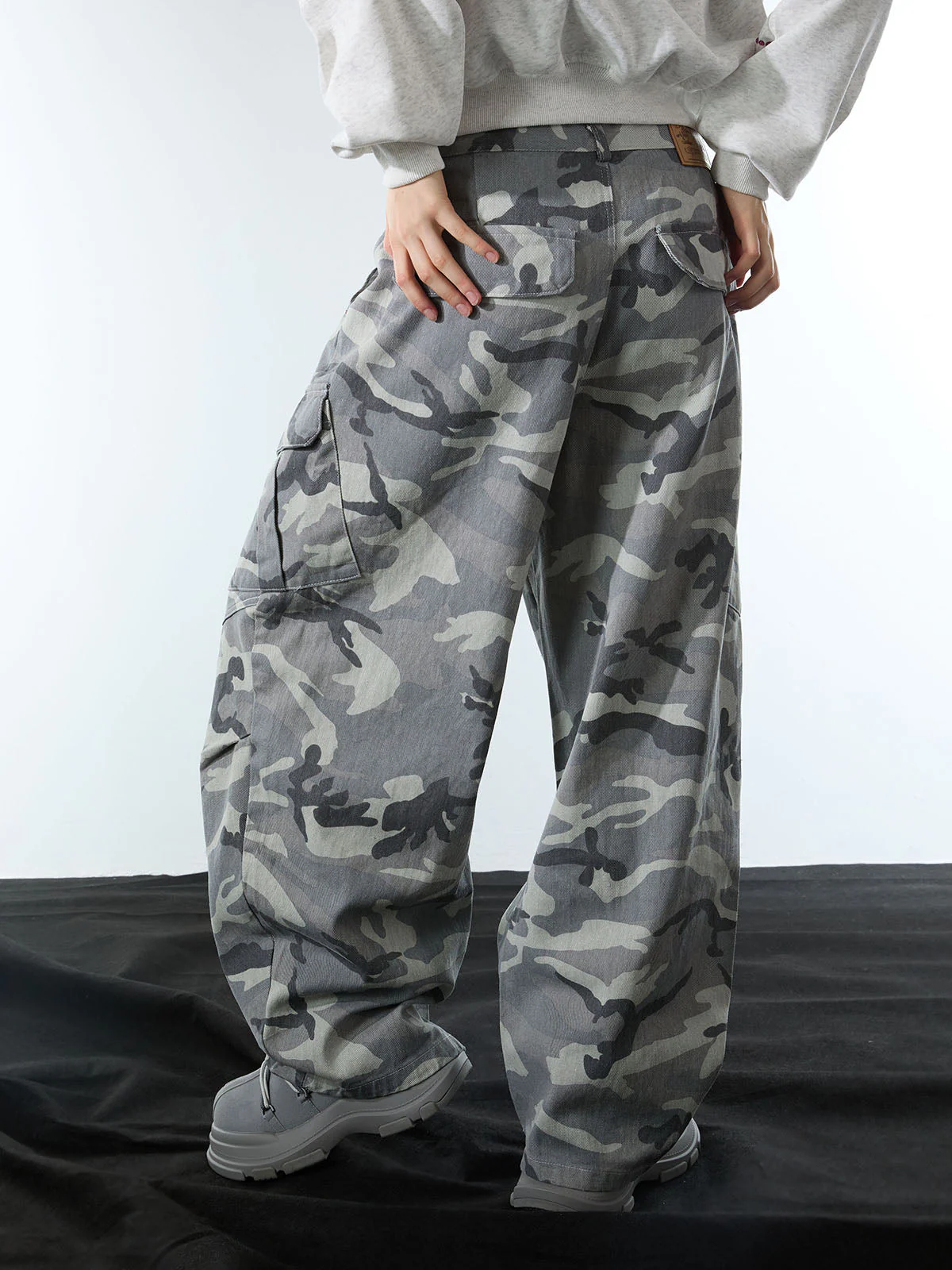 Snow Camouflage Machete Wide-Leg Cargo Barrel Pants - 2548 - Image 5