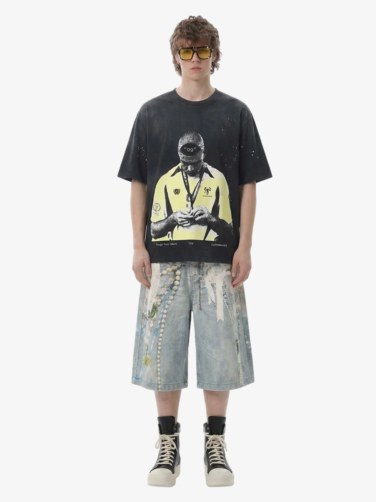 Vintage Soccer Figure Graphic T-Shirt - Image 4